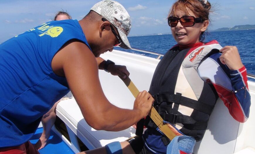 パラセーリング、沖縄、ハーネス、服装