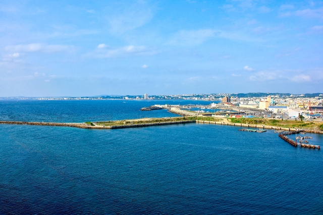 沖縄県宜野湾市と北谷町の眺め