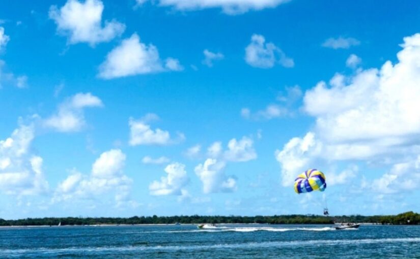 海　パラセーリング　沖縄