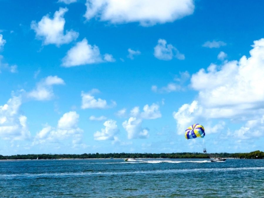 海　パラセーリング　沖縄